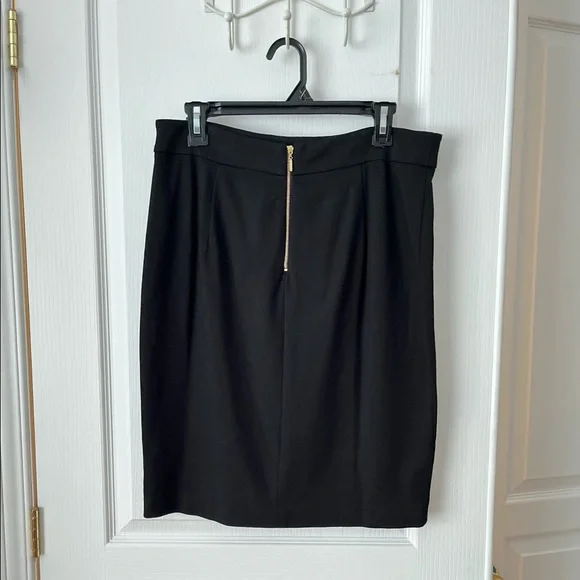 Black & white skirt - Picture 2 of 3